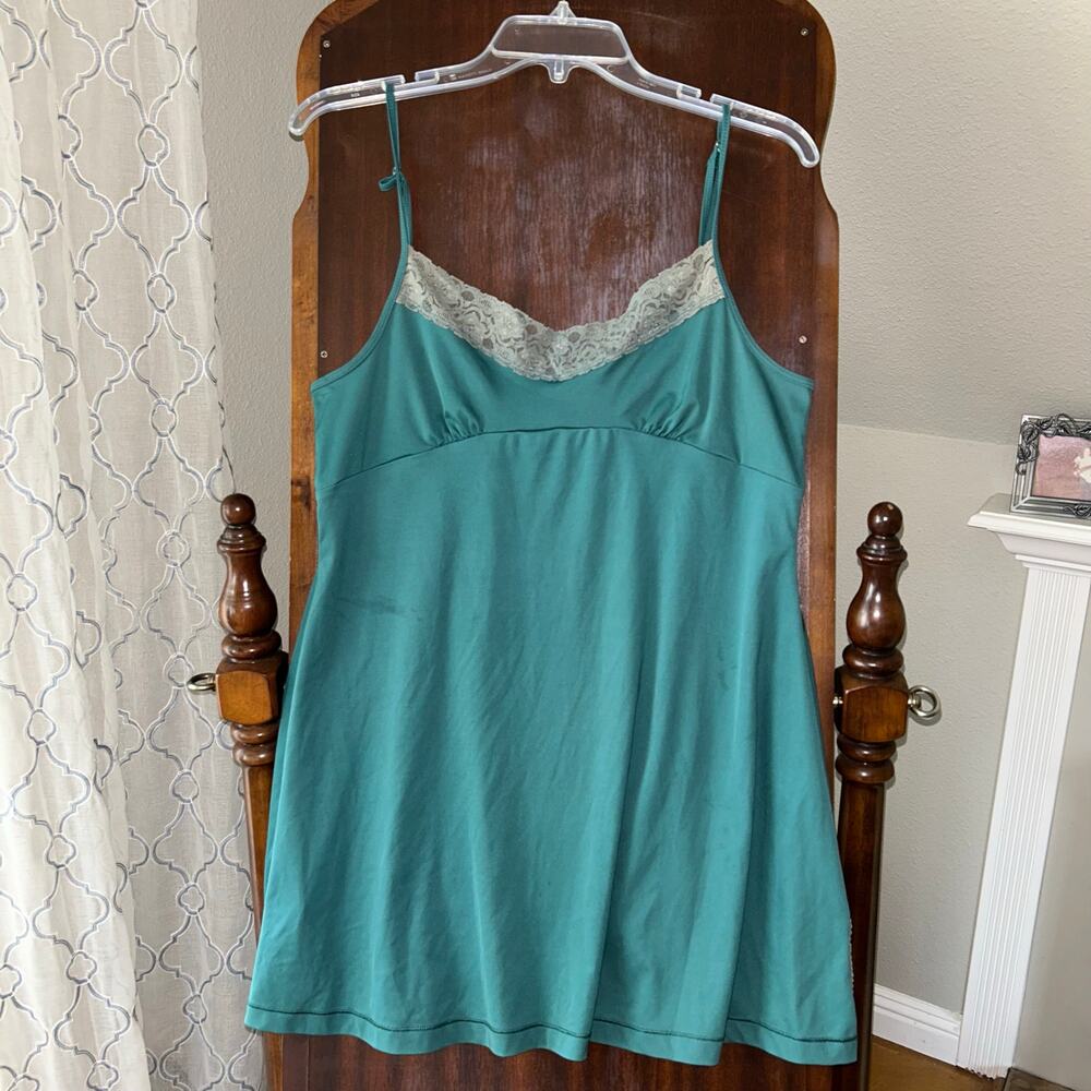 Cool sets canada nightgown size small green lace trim